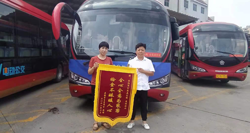 錦旗、感謝信里蘊含的濃濃真情