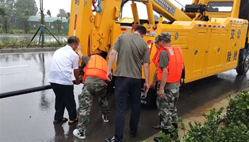 以“汛”為令 聞“雨”而動(dòng) 暴雨中洛陽公交人在行動(dòng)！