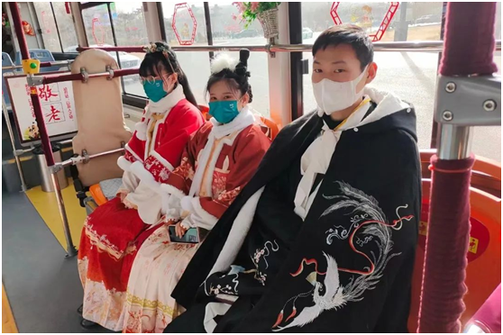 老家河南 心的春運(yùn)︱熟悉的春節(jié)里！ 看洛陽(yáng)公交人的過(guò)年儀式感 