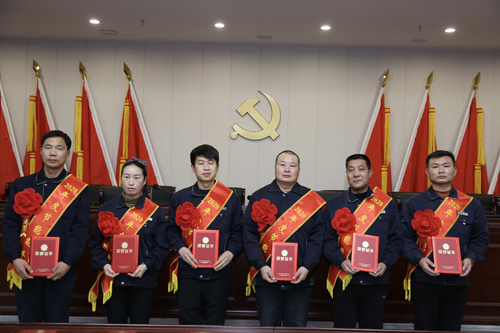 0204 節(jié)能能手從左至右依次為 石亞杰、沈小慶、楊興忠、于俊國(guó)、權(quán)振利、吳偉偉.jpg