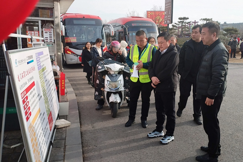 A1 集團黨委書記、董事長王保東到龍門石窟公交站調(diào)研
